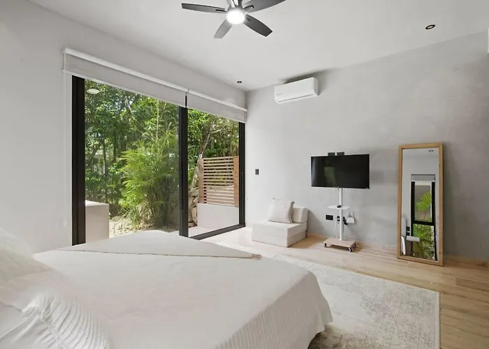 Elegant King | Private Plunge Pool Apartment